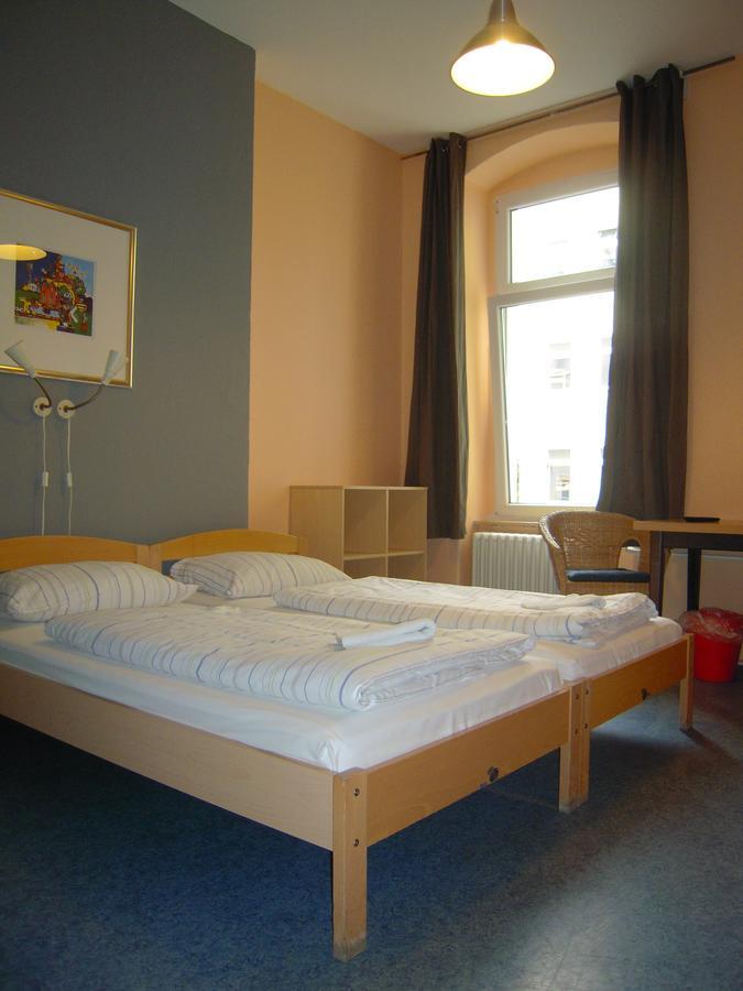 Happy Go Lucky Hotel + Hostel Schoneberg Berlin Exterior photo