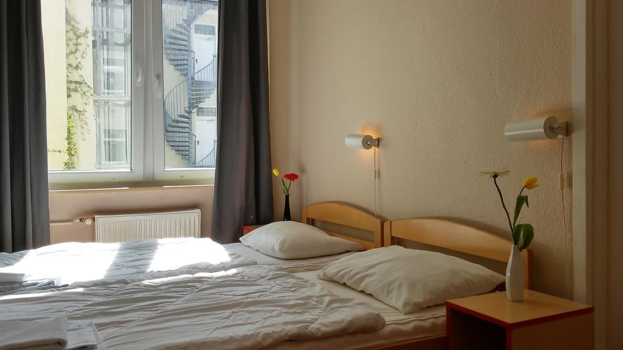 Happy Go Lucky Hotel + Hostel Schoneberg Berlin Exterior photo